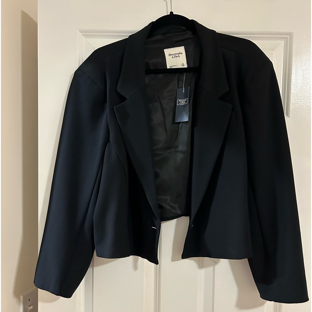 Abercrombie & Fitch | Cropped Black Blazer Size: Xtra Large - Women
NEW WITH TAG